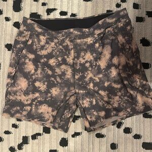 Mens like new XL Lulu lemon shorts